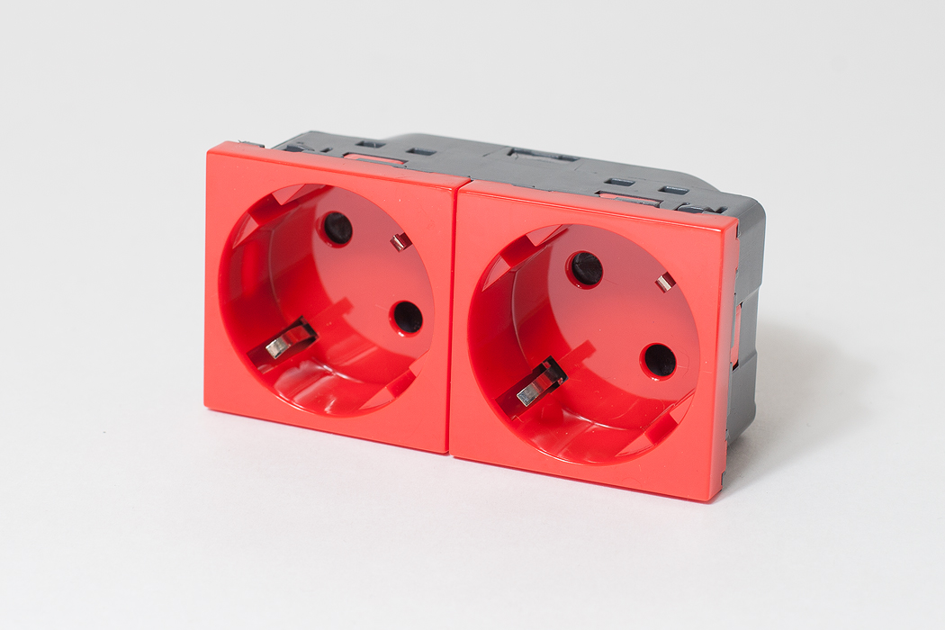 SPL Розетка 2 х 2К+З Нем.Ст. 45 Красная двойная (077272 - SPL - 200010)