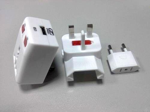 TDM Тревел-адаптер 100-250В 3A (5 в 1) c USB-зарядкой 1000мА белый