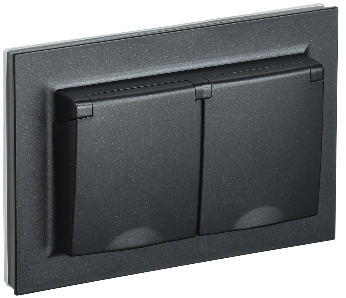IEK BRITE Черный Розетка 2-м с/з с защ шторк и крышк 16А в сборе IP44 РСбш12-3-44-БрЧ