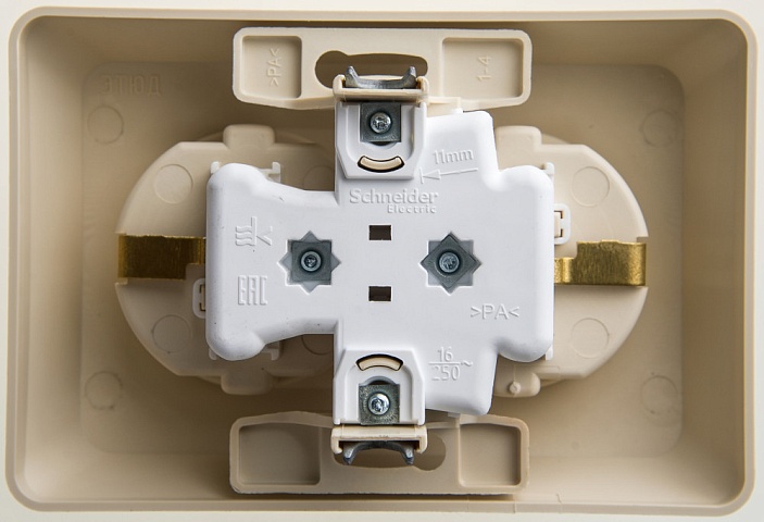 Systeme Electric Этюд Крем Розетка 2-ая с/з со шторками 16А 250B
