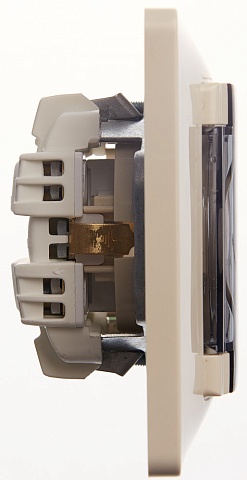 Systeme Electric Glossa Беж Розетка с/з со шторками с крышкой, IP44 (в сборе с рамкой)