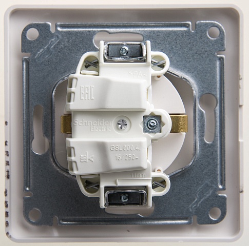 Systeme Electric Glossa Перламутр Розетка с/з со шторками с крышкой, 16А, IP20 (в сборе)