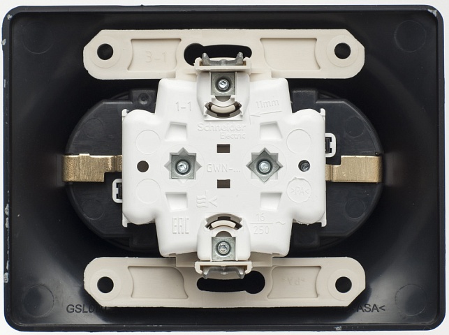 Systeme Electric Glossa Шоколад Розетка 2-ая с/з со шторками, 16А (в сборе)