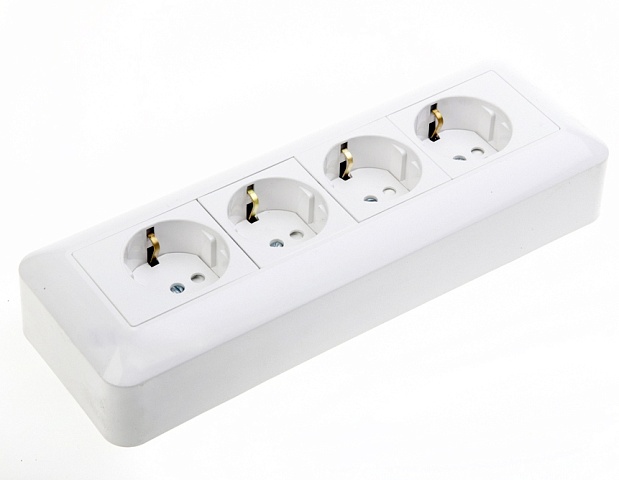 Systeme Electric Blanca Наруж Бел Розетка 4-я с/з с защитными шторками 16А, монтажная пластина (в сборе)(опт.упак.)