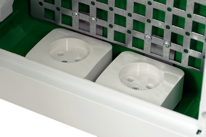 Systeme Electric City9 Box IT корпус встраиваемый с белой дв. 3ряд/36мод 2 розетки