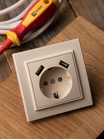 EKF Basic Минск Бежевый Розетка с/з, со шторками, 16А, с 2 USB 2,1А, СП