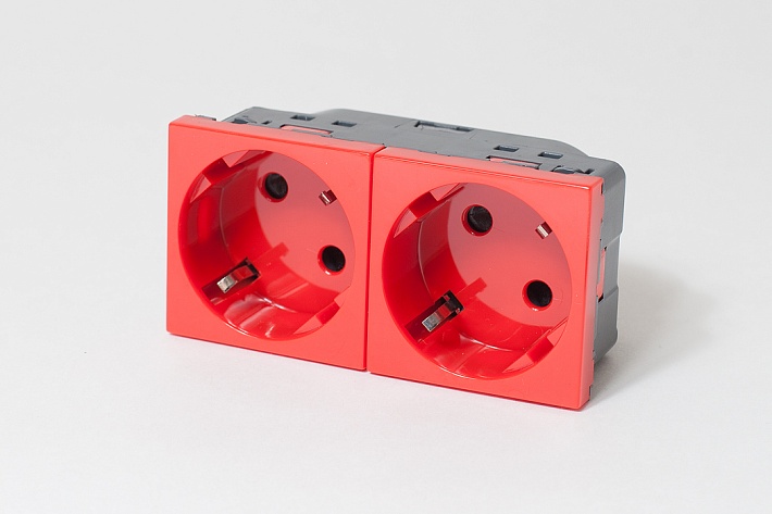 SPL Розетка 2 х 2К+З Нем.Ст. 45 Красная двойная (077272 - SPL - 200010)