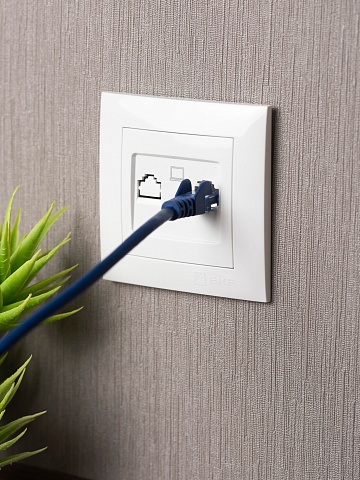 EKF PROxima Валенсия розетка компьютерная RJ-45 1-местная белая