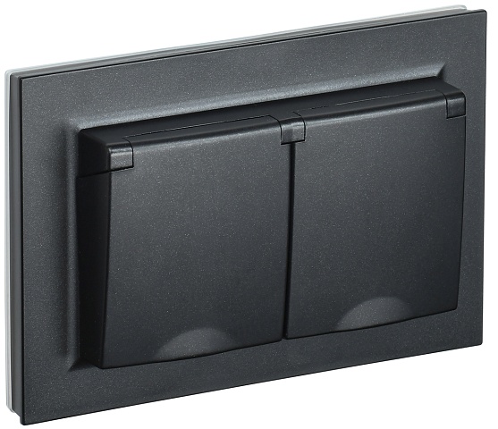 IEK BRITE Черный Розетка 2-м с/з с защ шторк и крышк 16А в сборе IP44 РСбш12-3-44-БрЧ