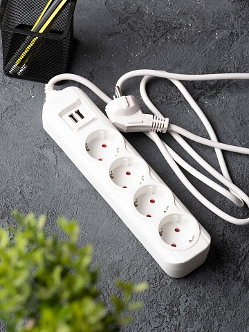 EKF PROxima Удлинитель "Эксперт" 4 гнезда 3 метра 16А/3,5кВт с 2 USB 2,1А ПВС 3х1