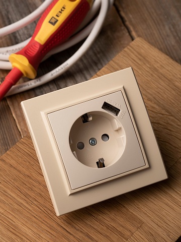 EKF Basic Минск Бежевый Розетка с/з, со шторками, 16А, с USB 1А, СП